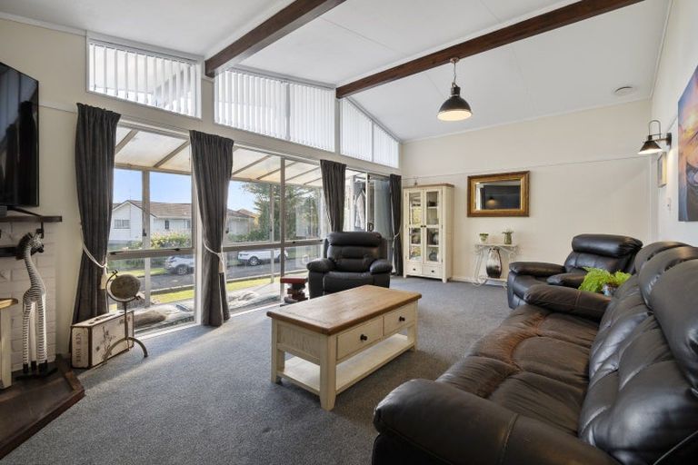 Photo of property in 2 Palliser Place, Milson, Palmerston North, 4414