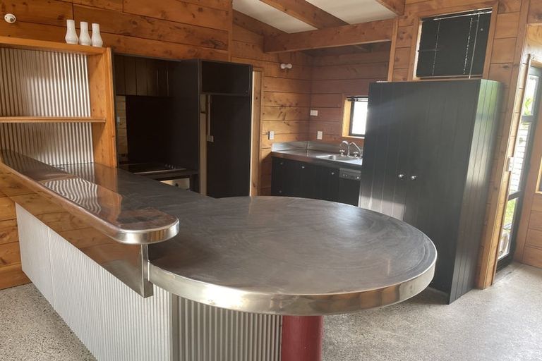 Photo of property in 102 Seaview Road, Paraparaumu Beach, Paraparaumu, 5032