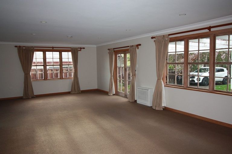 Photo of property in 24 Surrey Crescent, Hokowhitu, Palmerston North, 4410