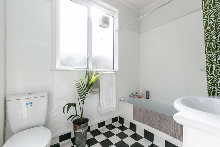 Photo of property in Samoa High Commission, 4/1 Wesley Road, Kelburn, Wellington, 6012