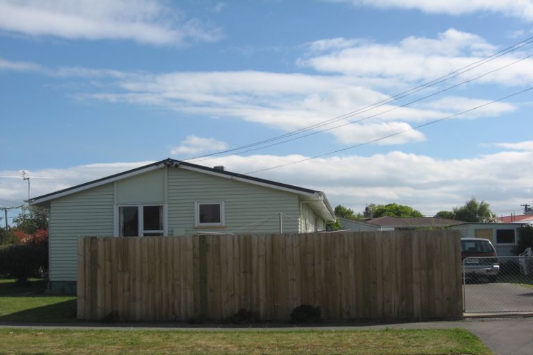 Photo of property in 9a Wychwood Crescent, Bishopdale, Christchurch, 8053