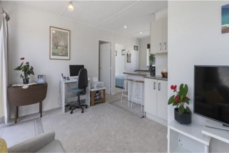 Photo of property in 1/412 East Coast Road, Sunnynook, Auckland, 0630