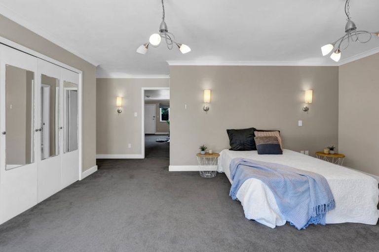 Photo of property in 116 Paraite Road, Paraite, New Plymouth, 4373