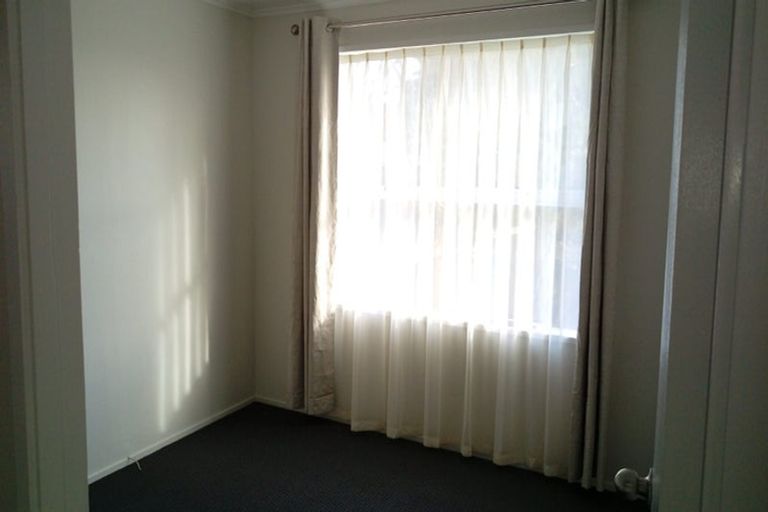 Photo of property in 325 Roscommon Road, Clendon Park, Auckland, 2103