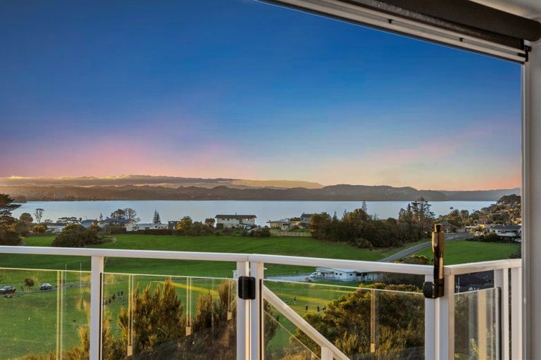 Photo of property in 8 Waititiro Rise, Stanmore Bay, Whangaparaoa, 0932