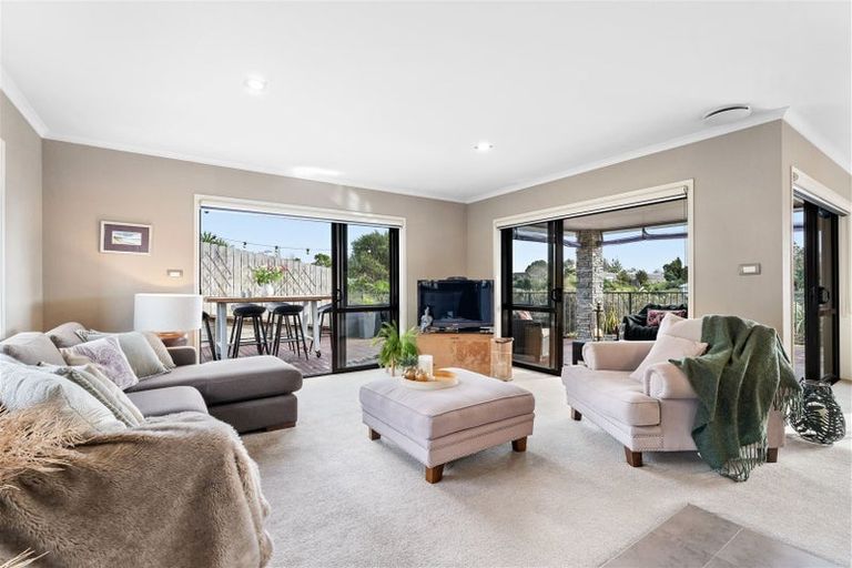 Photo of property in 17 Gavinike Place, Waimauku, 0812