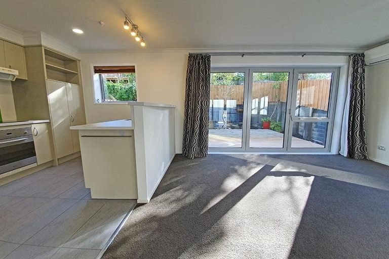 Photo of property in 6/13 Kaihu Street, Northcote, Auckland, 0627