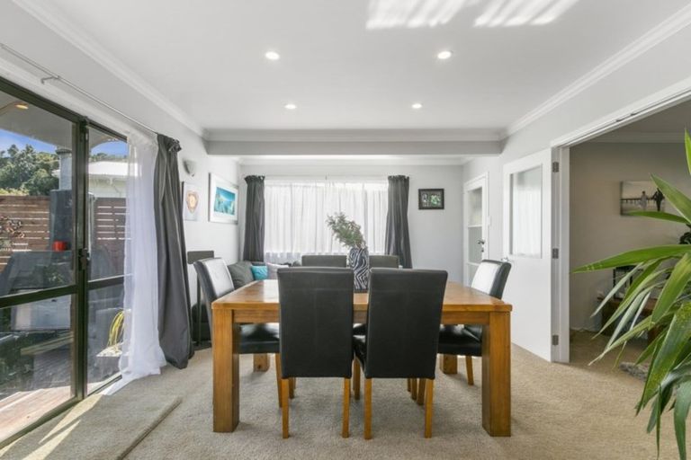 Photo of property in 15 Clematis Grove, Maungaraki, Lower Hutt, 5010
