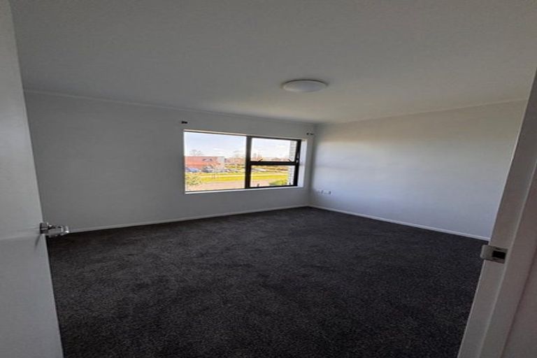 Photo of property in 87 Battalion Drive, Papakura, 2110