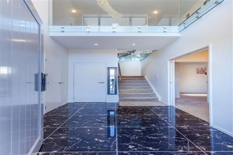 Photo of property in 39 San Marino Drive West, Henderson, Auckland, 0612