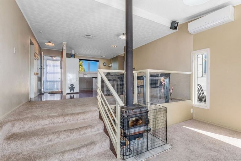 Photo of property in 32 Sombrero View, Ascot Park, Porirua, 5024