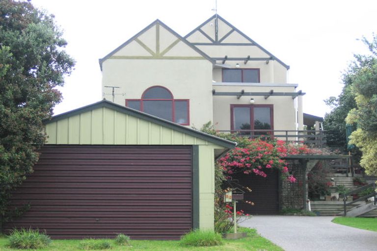 Photo of property in 12 Bluegum Road, Paraparaumu Beach, Paraparaumu, 5032