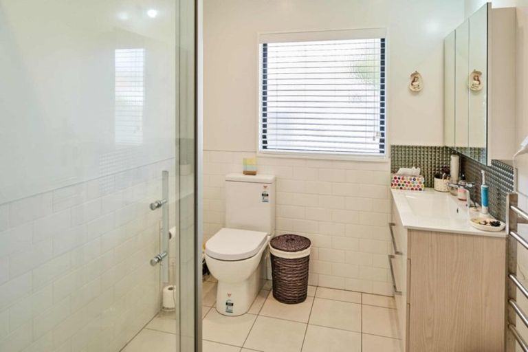 Photo of property in 2/26 Mason Street, Moera, Lower Hutt, 5010