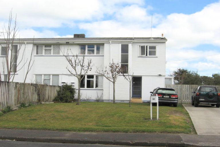 Photo of property in 17 Rollerson Street, Papakura, 2110