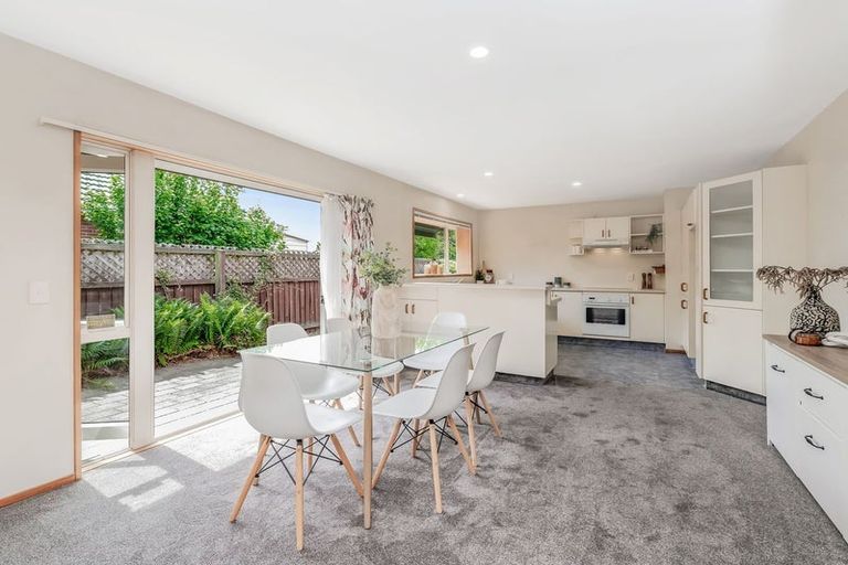 Photo of property in 2/128 Yaldhurst Road, Sockburn, Christchurch, 8042