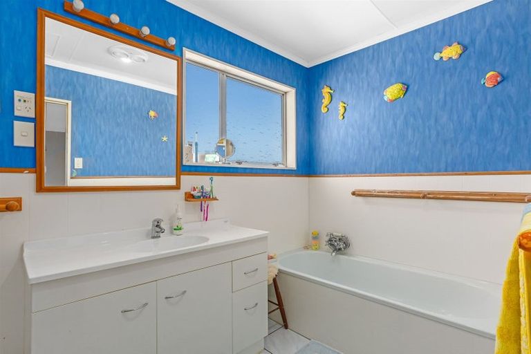 Photo of property in 4 Ettrick Grove, Papakowhai, Porirua, 5024