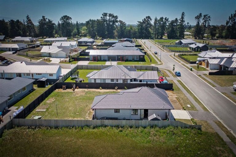 Photo of property in 16 Suffolk Drive, Kirwee, 7571