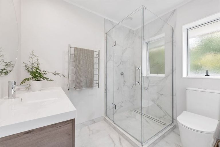 Photo of property in 20 Gulf Crest, Bucklands Beach, Auckland, 2012