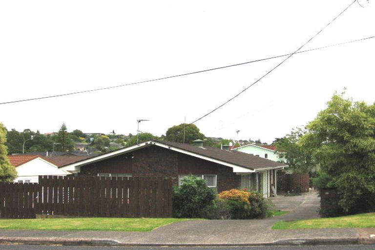 Photo of property in 2/38 Hillcrest Avenue, Hillcrest, Auckland, 0627