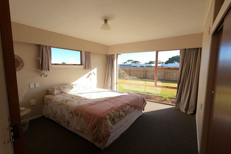 Photo of property in 2 Park Lane, Waitara, 4320