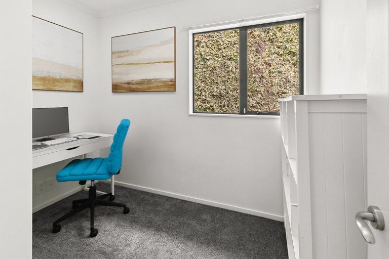 Photo of property in 5a Bishops Glen, Tawa, Wellington, 5028