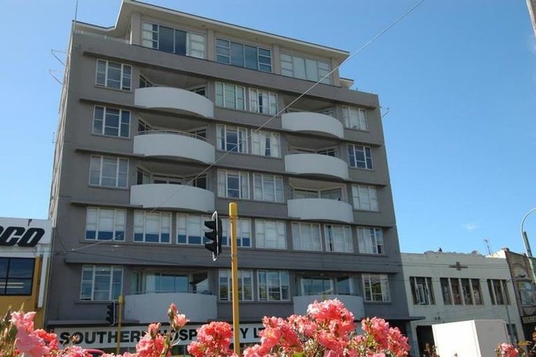 Photo of property in Grandstand Apartments, 12/80 Kent Terrace, Mount Victoria, Wellington, 6011