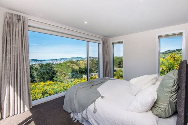 Photo of property in 8 Cessna Way, Newlands, Wellington, 6037