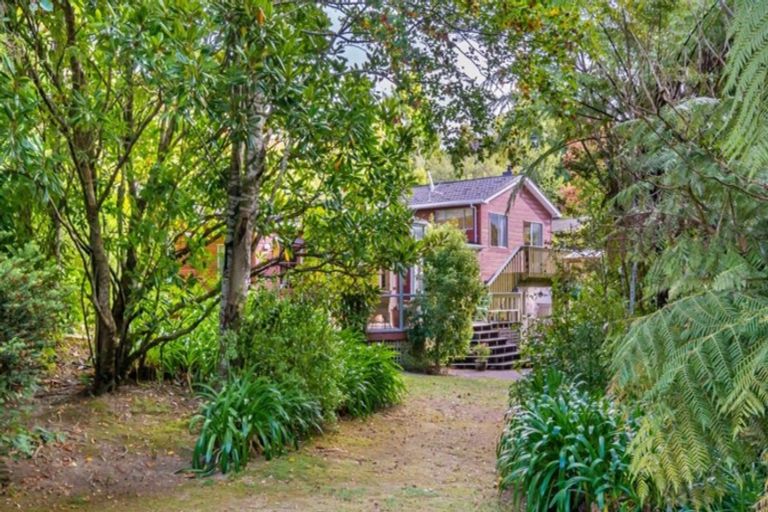 Photo of property in 61 Blue Mountains Road, Pinehaven, Upper Hutt, 5019
