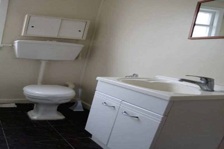 Photo of property in 553 Featherston Street, Roslyn, Palmerston North, 4414