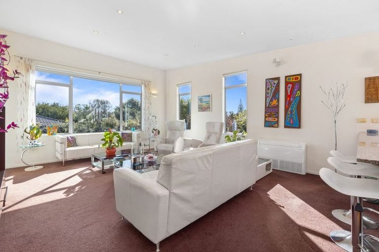 Photo of property in 10 Veronica Close, Red Beach, 0932