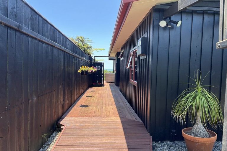 Photo of property in 6 Battiscombe Terrace, Waitara, 4320