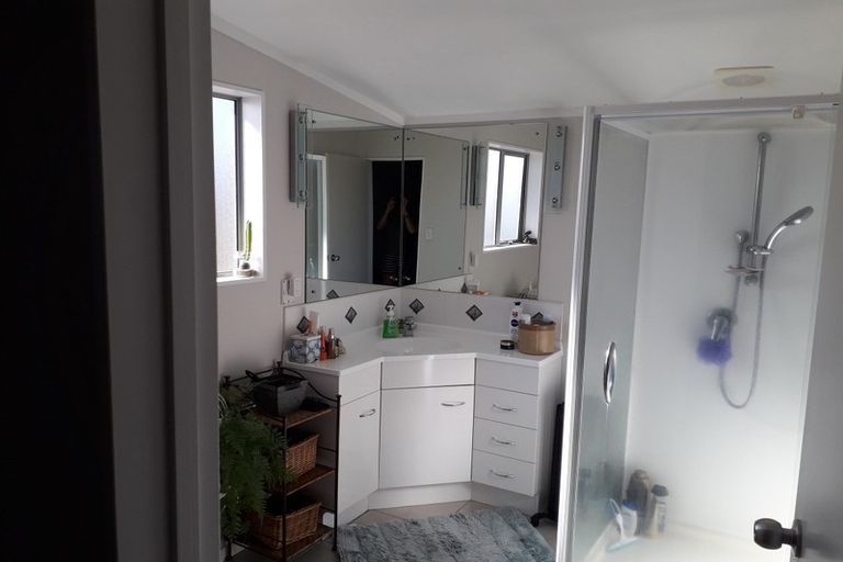 Photo of property in 811b Whangaparaoa Road, Manly, Whangaparaoa, 0930