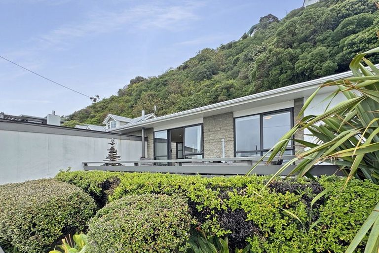 Photo of property in 123 Marine Parade, Seatoun, Wellington, 6022