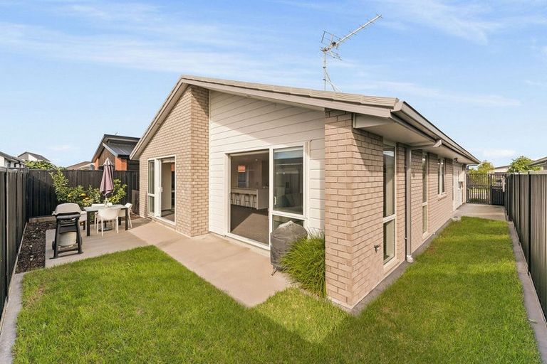 Photo of property in 27 Empire Crescent, Papamoa, 3118