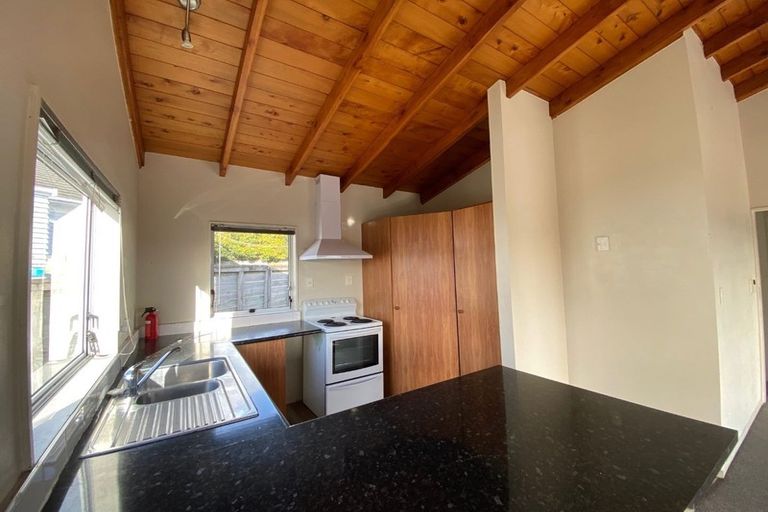 Photo of property in 2/8 Raines Avenue, Forrest Hill, Auckland, 0620