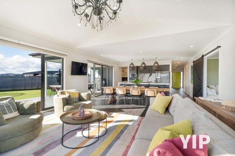 Photo of property in 10 Okupe Grove, Aotea, Porirua, 5024