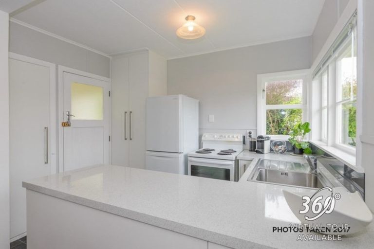 Photo of property in 8 Galway Avenue, Hokowhitu, Palmerston North, 4410