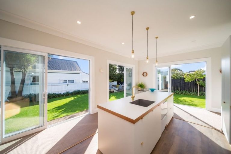 Photo of property in 25 Mount Edgcumbe Street, New Plymouth, 4310