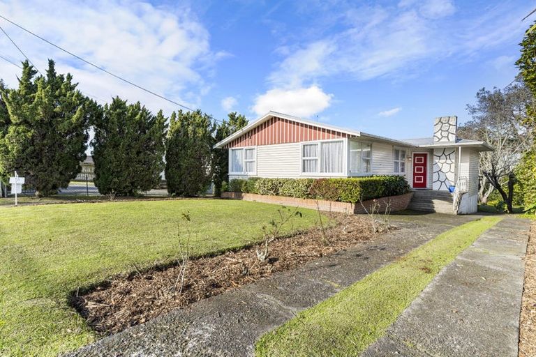 Photo of property in 11 Palmer Avenue, Glen Eden, Auckland, 0602