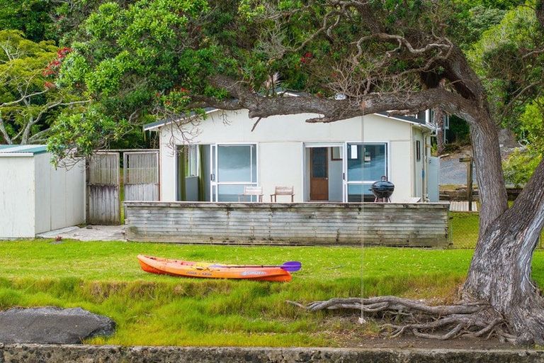 Photo of property in 3 Foster Avenue, Huia, Auckland, 0604