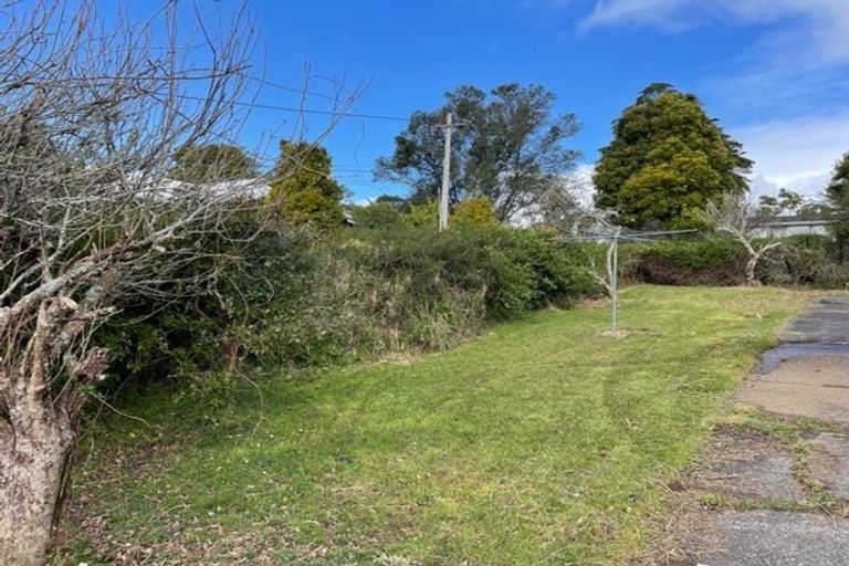 Photo of property in 1/22 Cliff View Drive, Green Bay, Auckland, 0604