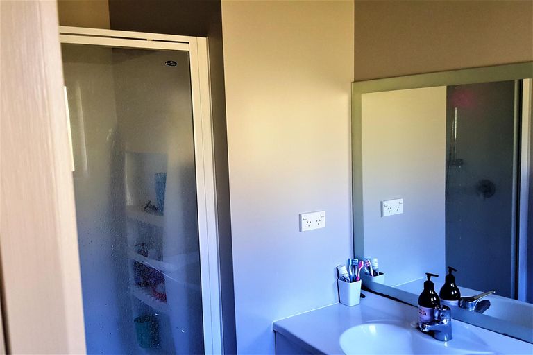 Photo of property in 136 Stratford Drive, Cable Bay, 0420