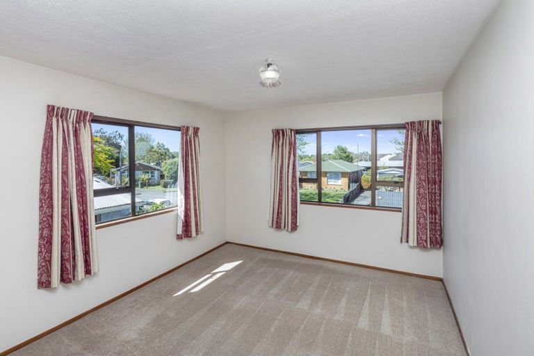 Photo of property in 15 Valerie Place, Redwood, Christchurch, 8051