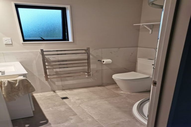 Photo of property in 4/30 West Coast Road, Glen Eden, Auckland, 0602