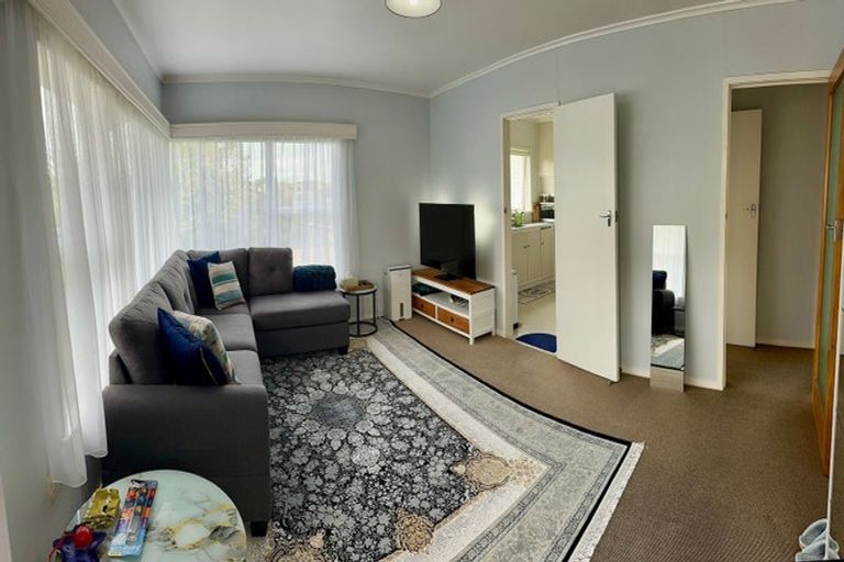 Photo of property in 2/38 Knightsbridge Drive, Forrest Hill, Auckland, 0620