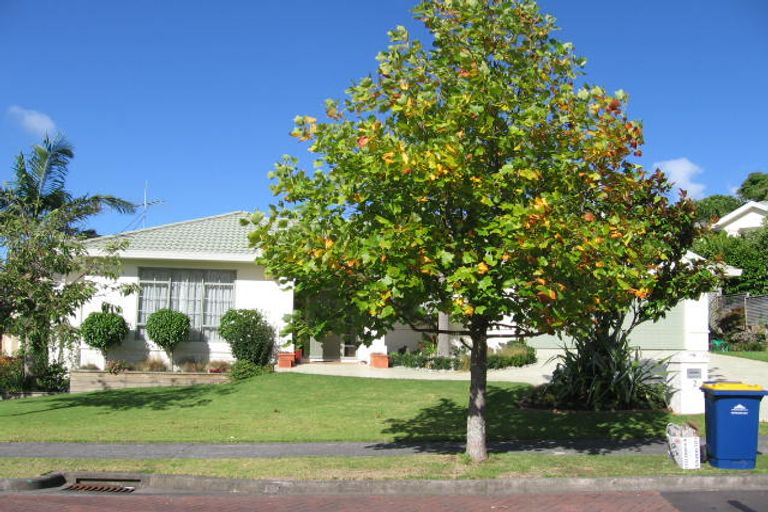 Photo of property in 2 Tyburn Lane, Unsworth Heights, Auckland, 0632