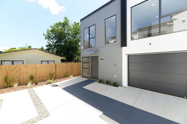 Photo of property in 2e Garner Place, Glenfield, Auckland, 0629