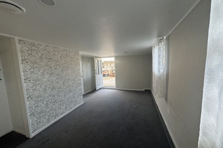Photo of property in 21 Mon Desir Place, Manurewa, Auckland, 2102