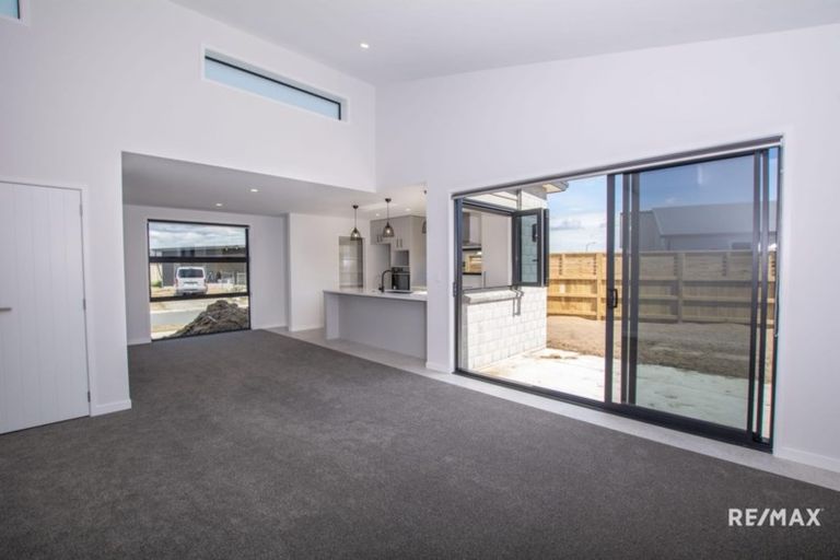 Photo of property in 43 Kotiate Street, Papamoa Beach, Papamoa, 3118