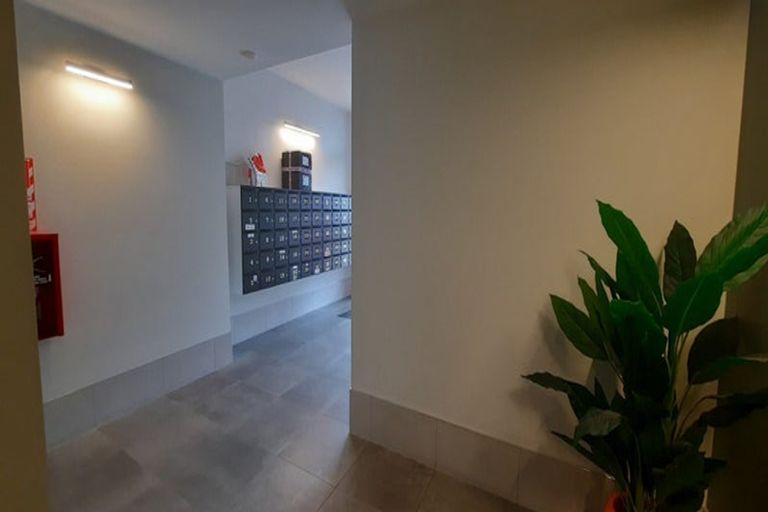 Photo of property in Urbane Apartments, 15/29 Webb Street, Mount Cook, Wellington, 6011